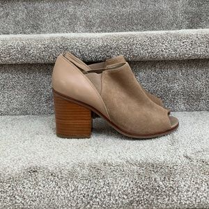 Size 9 Aldo chunky heel, open toed shoes
